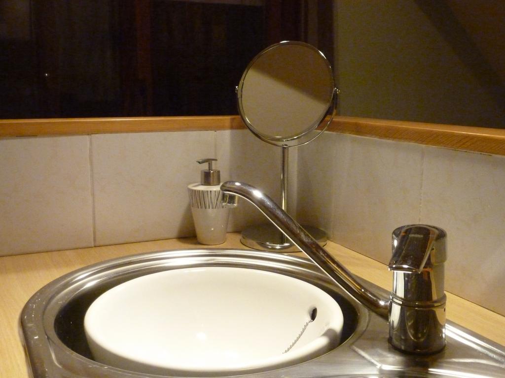 Guesthouse Kolibriehuys Nieuwkerke Стая снимка